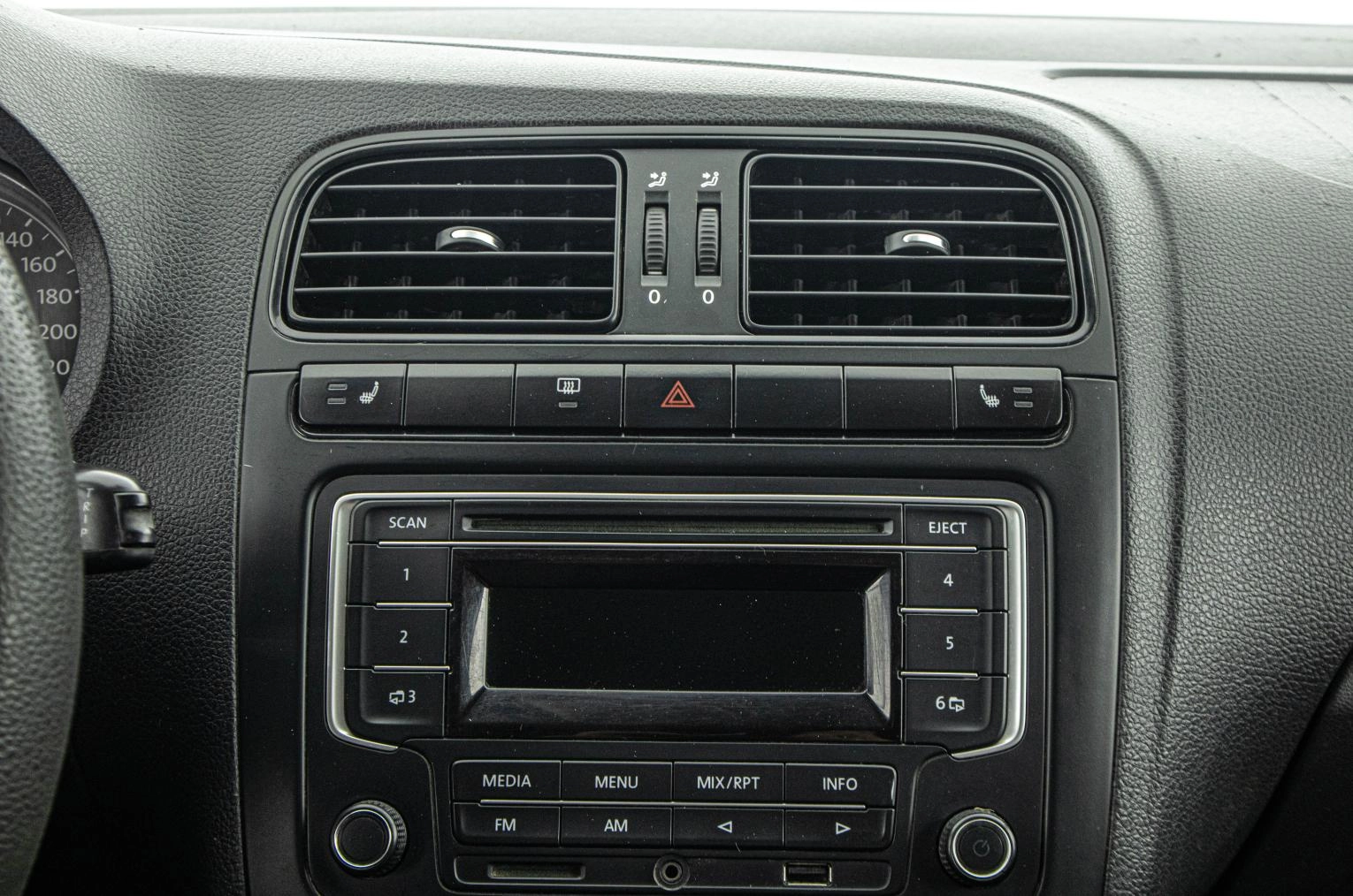 Volkswagen Polo 14 из 18