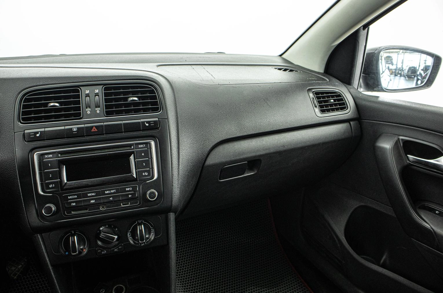 Volkswagen Polo 13 из 18