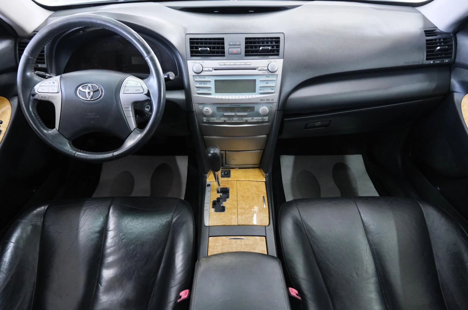 Toyota Camry 16 из 24