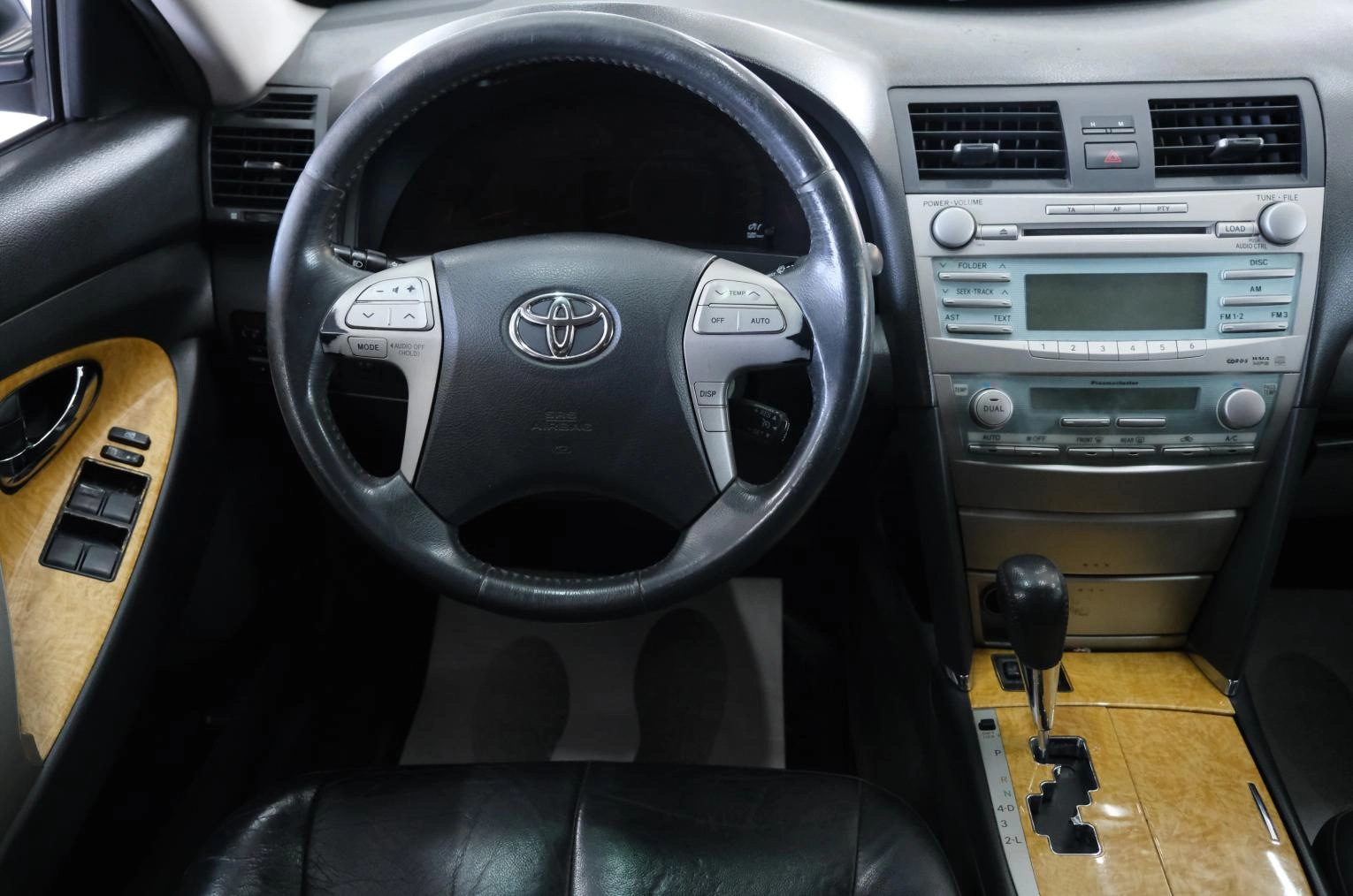 Toyota Camry 12 из 24