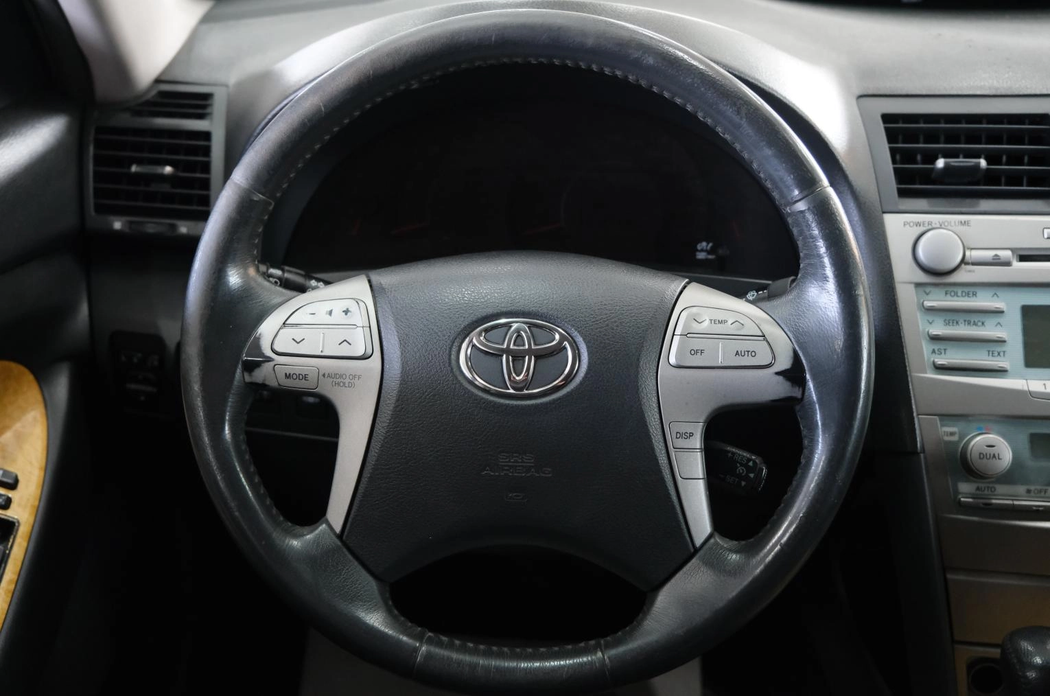 Toyota Camry 13 из 24