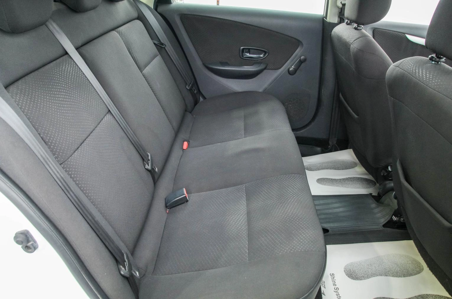 Nissan Almera 25 из 26