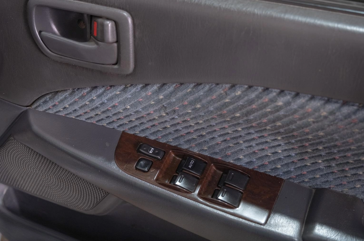 Toyota Carina 16 из 18