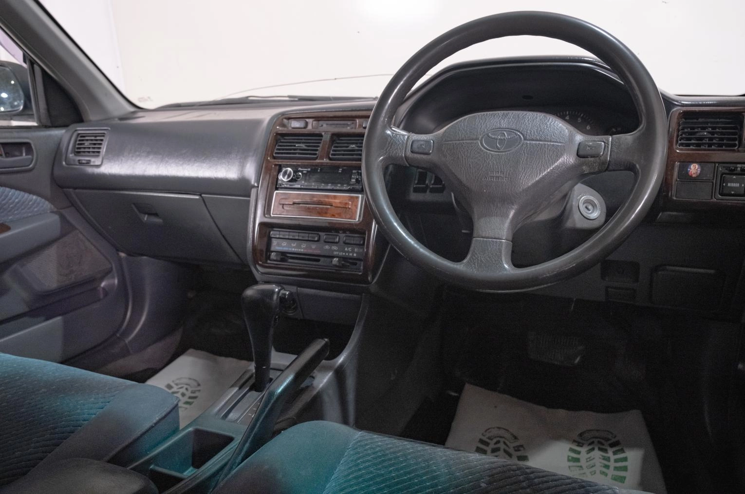 Toyota Carina 8 из 18