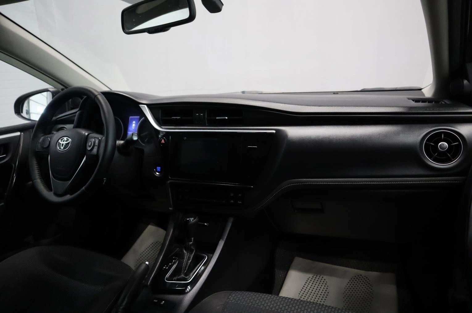 Toyota Corolla 17 из 20