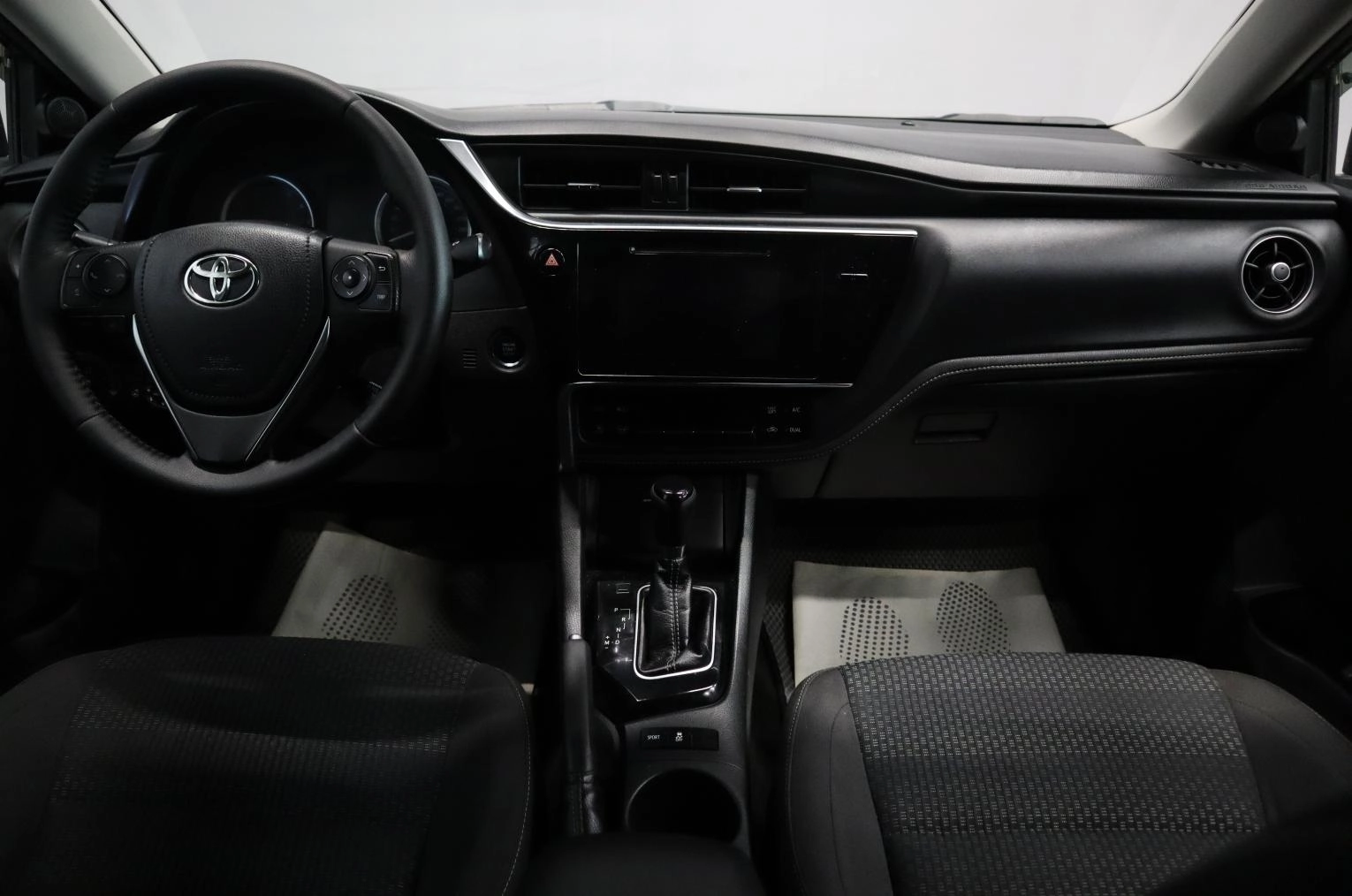 Toyota Corolla 14 из 20