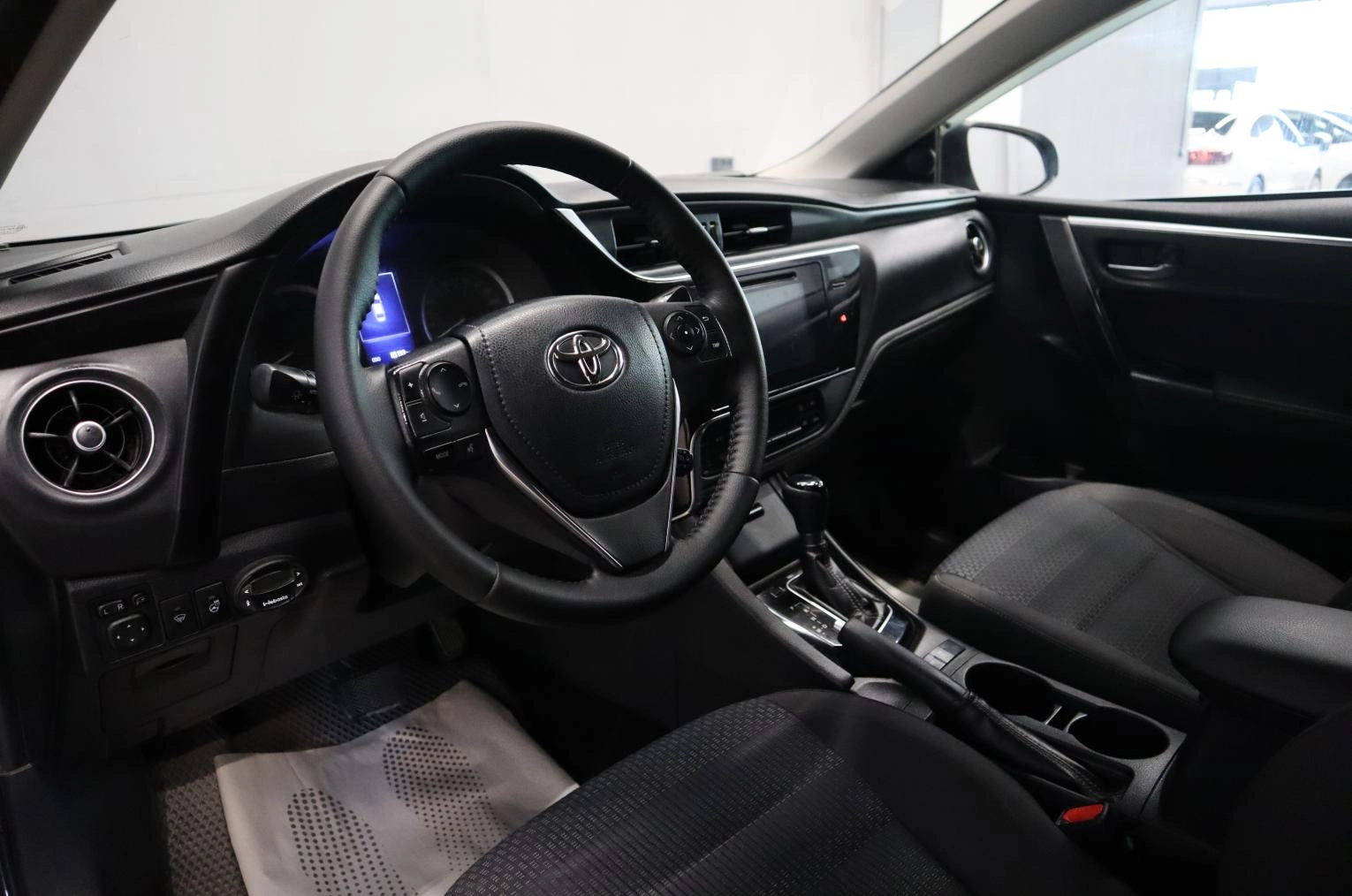 Toyota Corolla 15 из 20