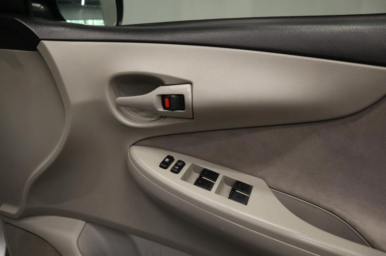 Toyota Corolla Axio 7 из 18