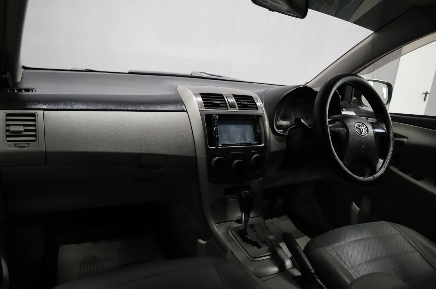 Toyota Corolla Axio 13 из 18