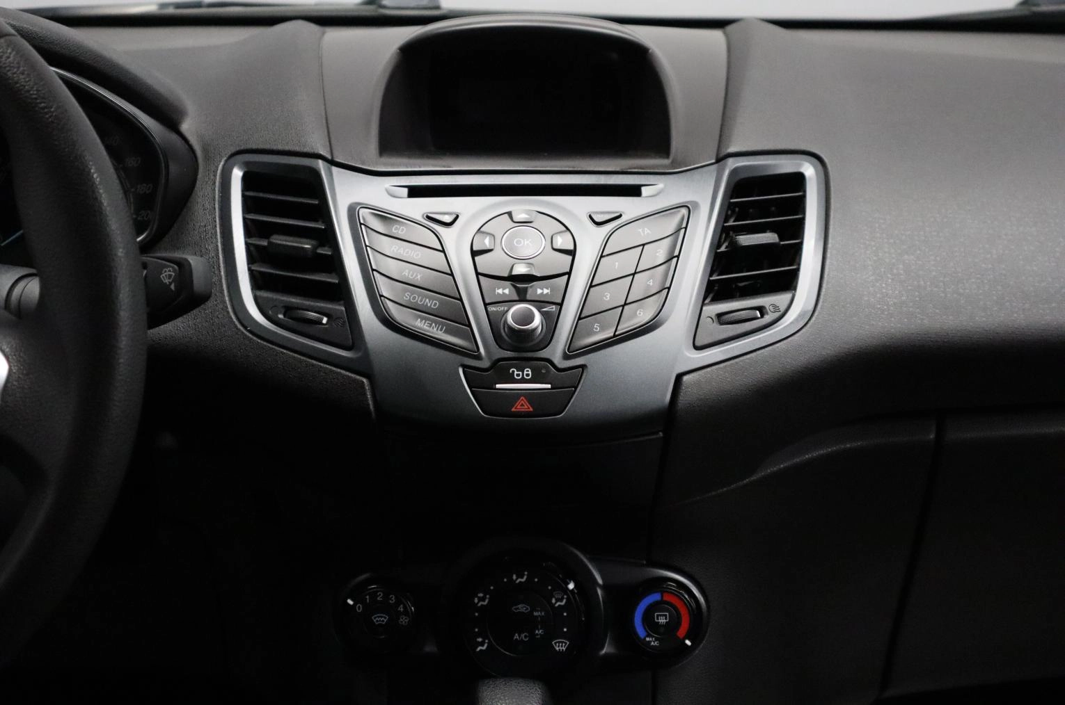 Ford Fiesta 12 из 16