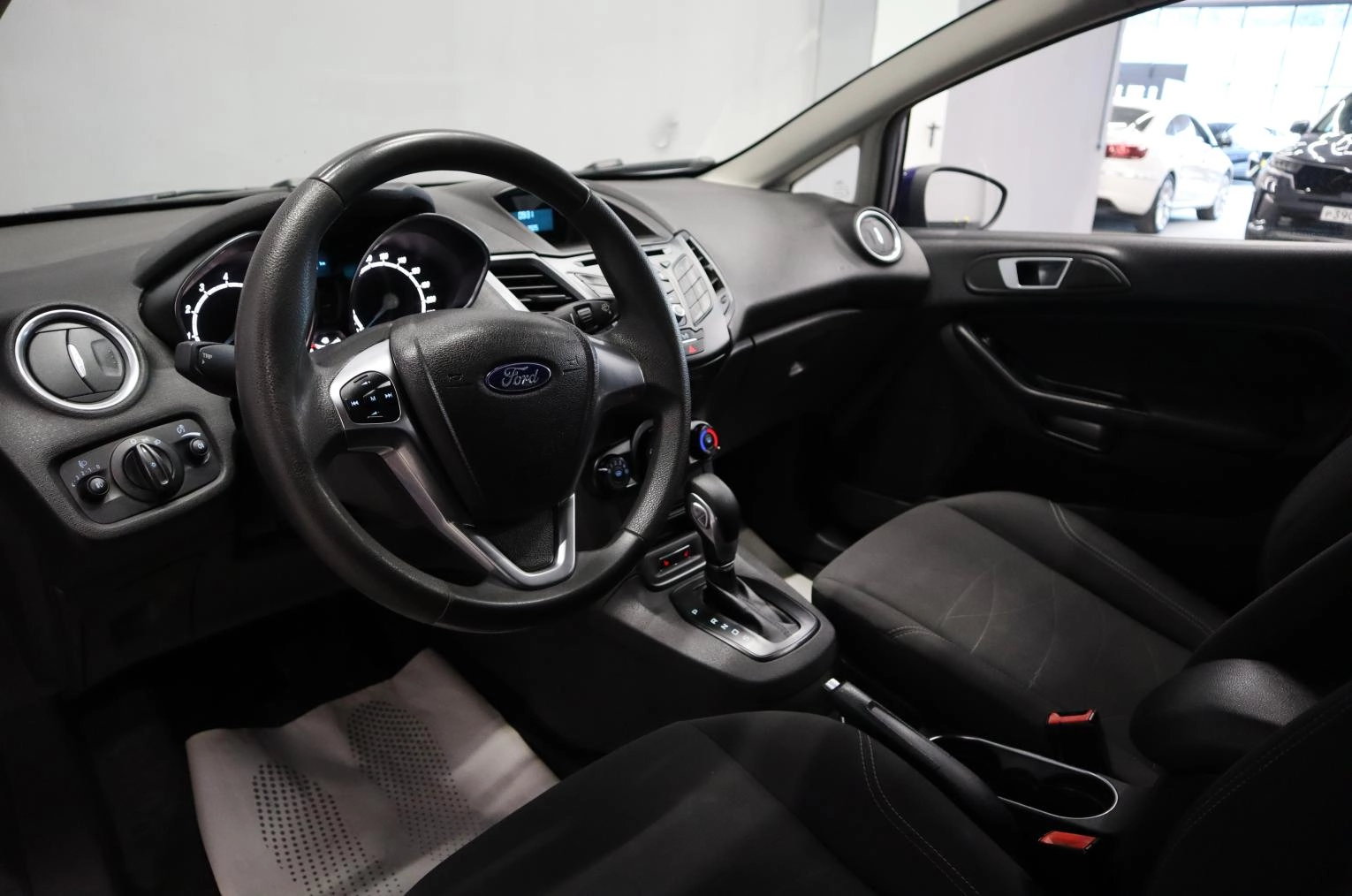 Ford Fiesta 14 из 16