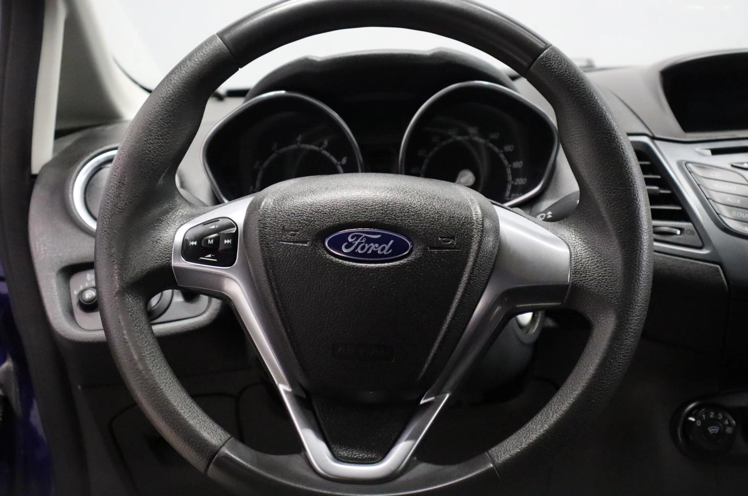 Ford Fiesta 10 из 16