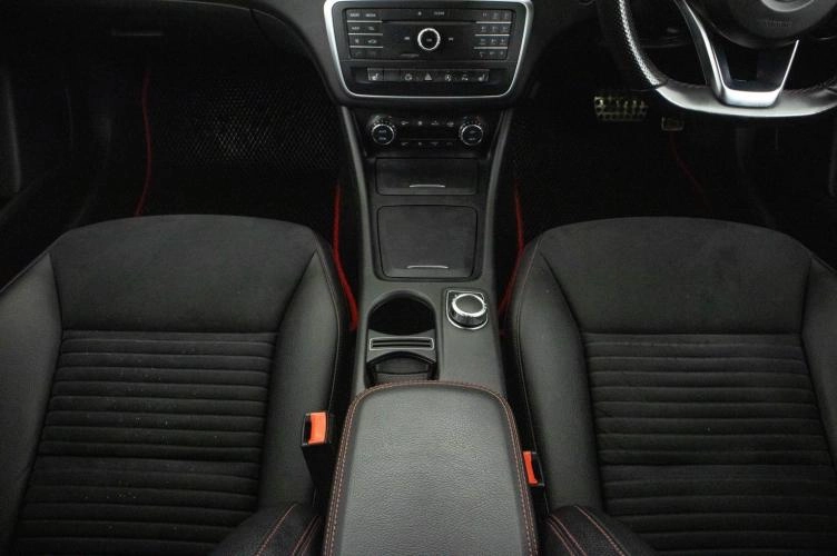 Mercedes-Benz CLA-класс 19 из 27