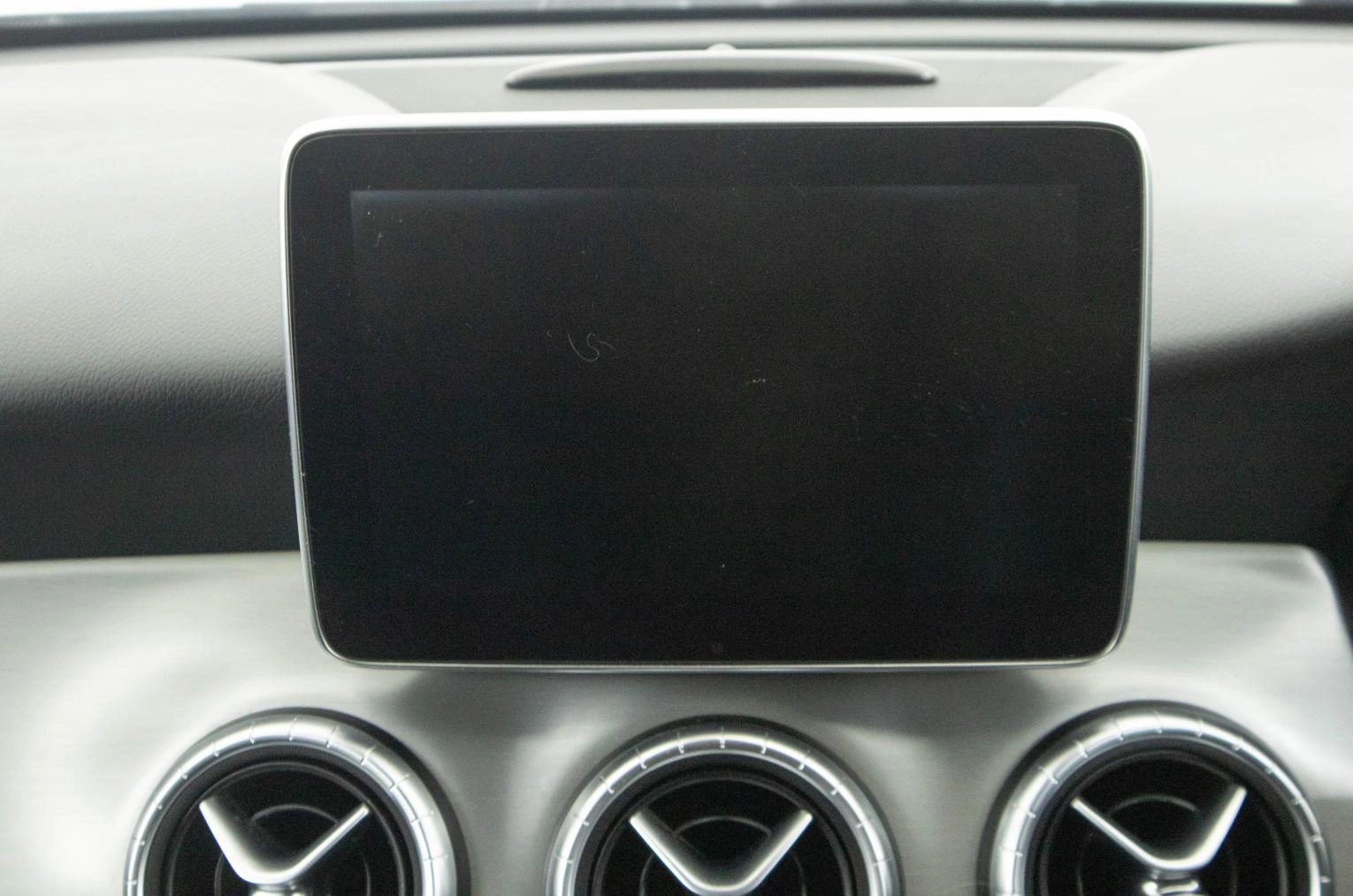 Mercedes-Benz CLA-класс 15 из 27