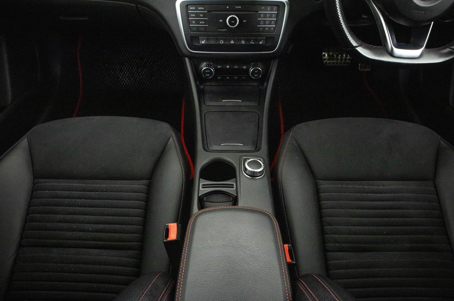 Mercedes-Benz CLA-класс 19 из 27