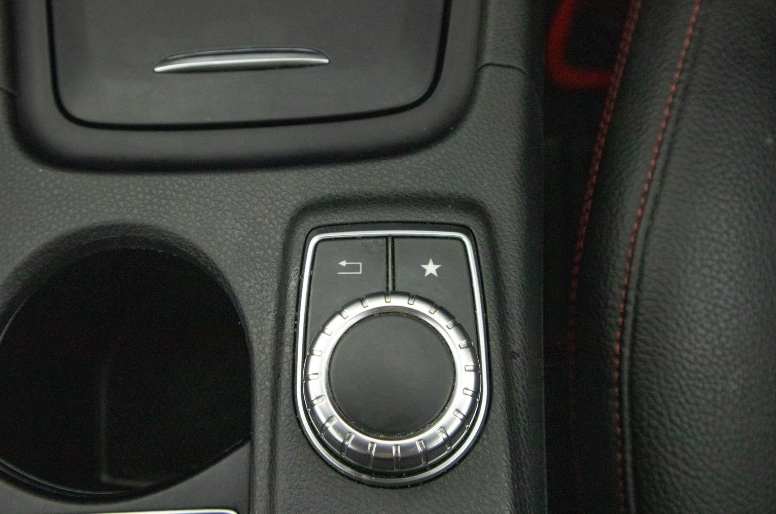 Mercedes-Benz CLA-класс 18 из 27