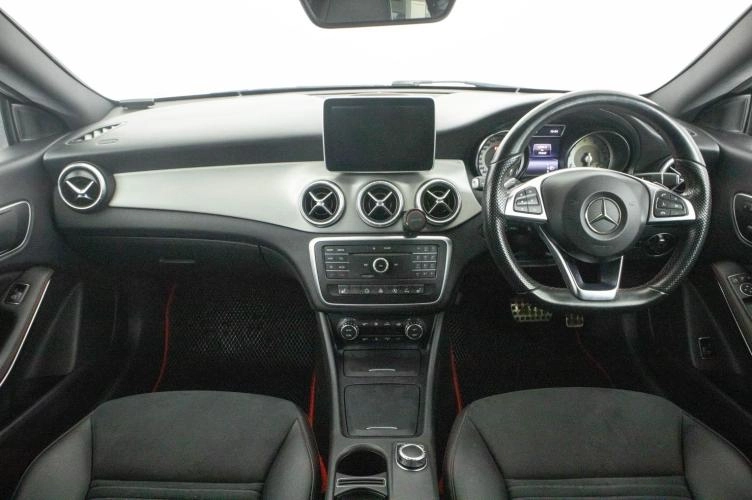 Mercedes-Benz CLA-класс 13 из 27