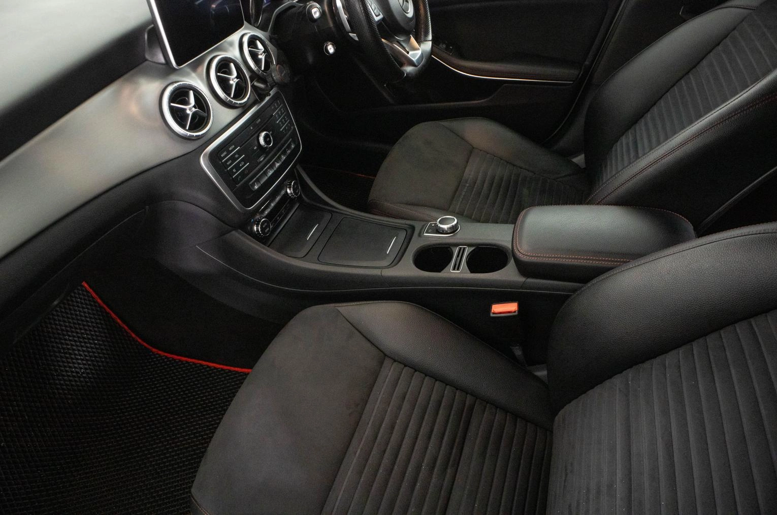 Mercedes-Benz CLA-класс 11 из 27