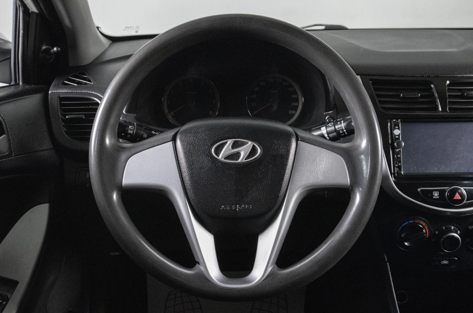 Hyundai Solaris 11 из 17
