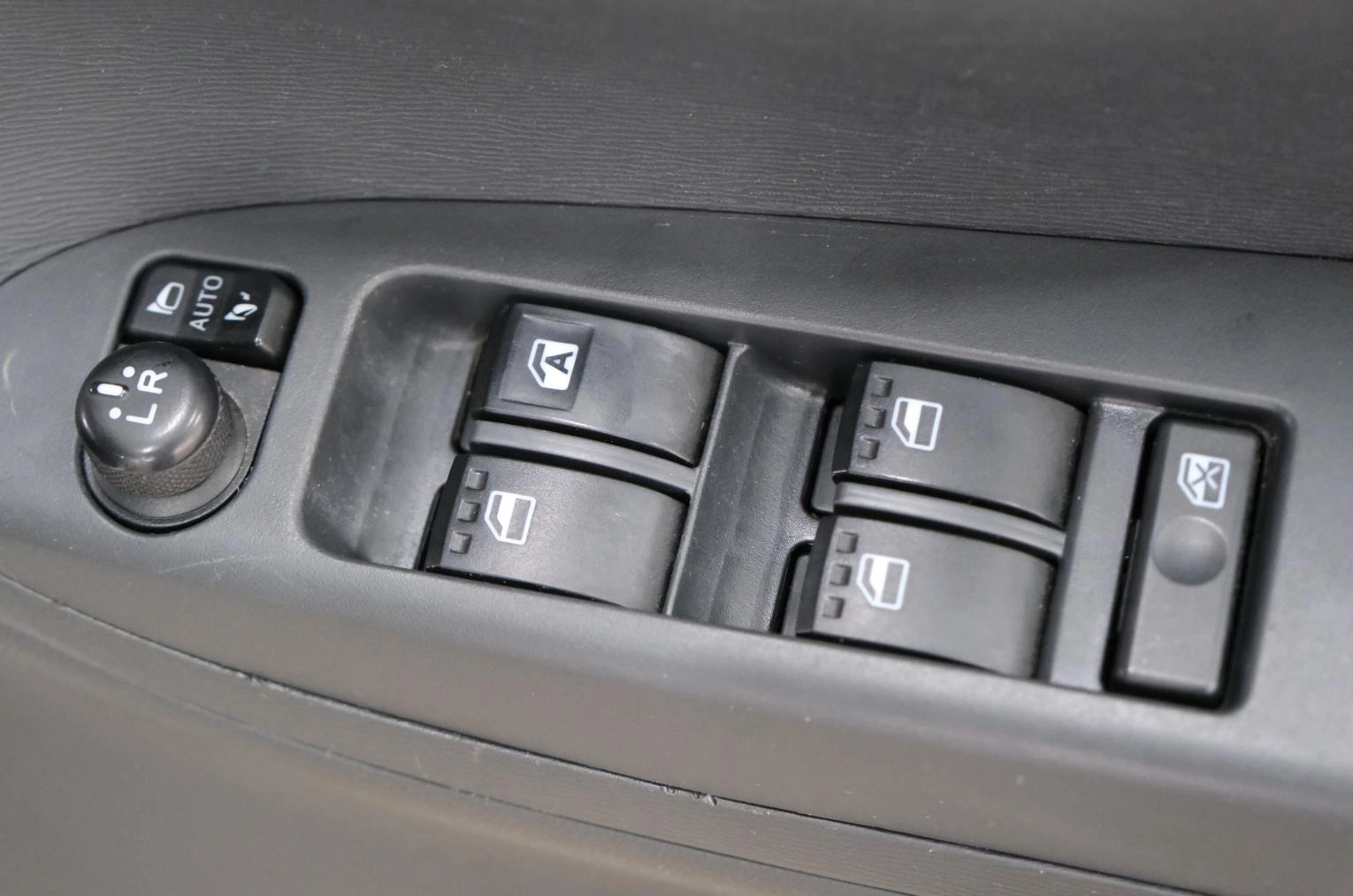 Daihatsu Tanto 8 из 23