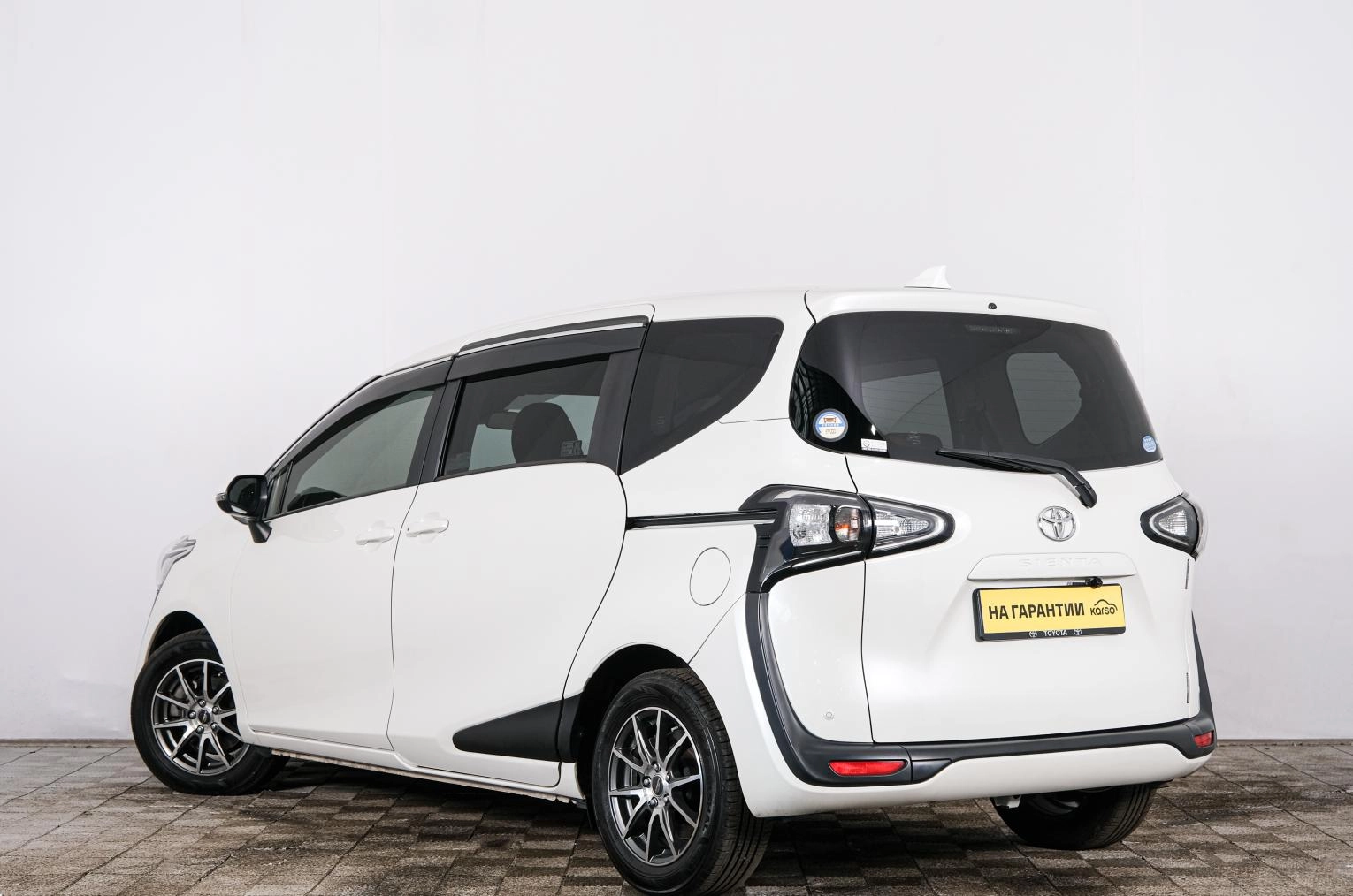 Toyota Sienta 4 из 22
