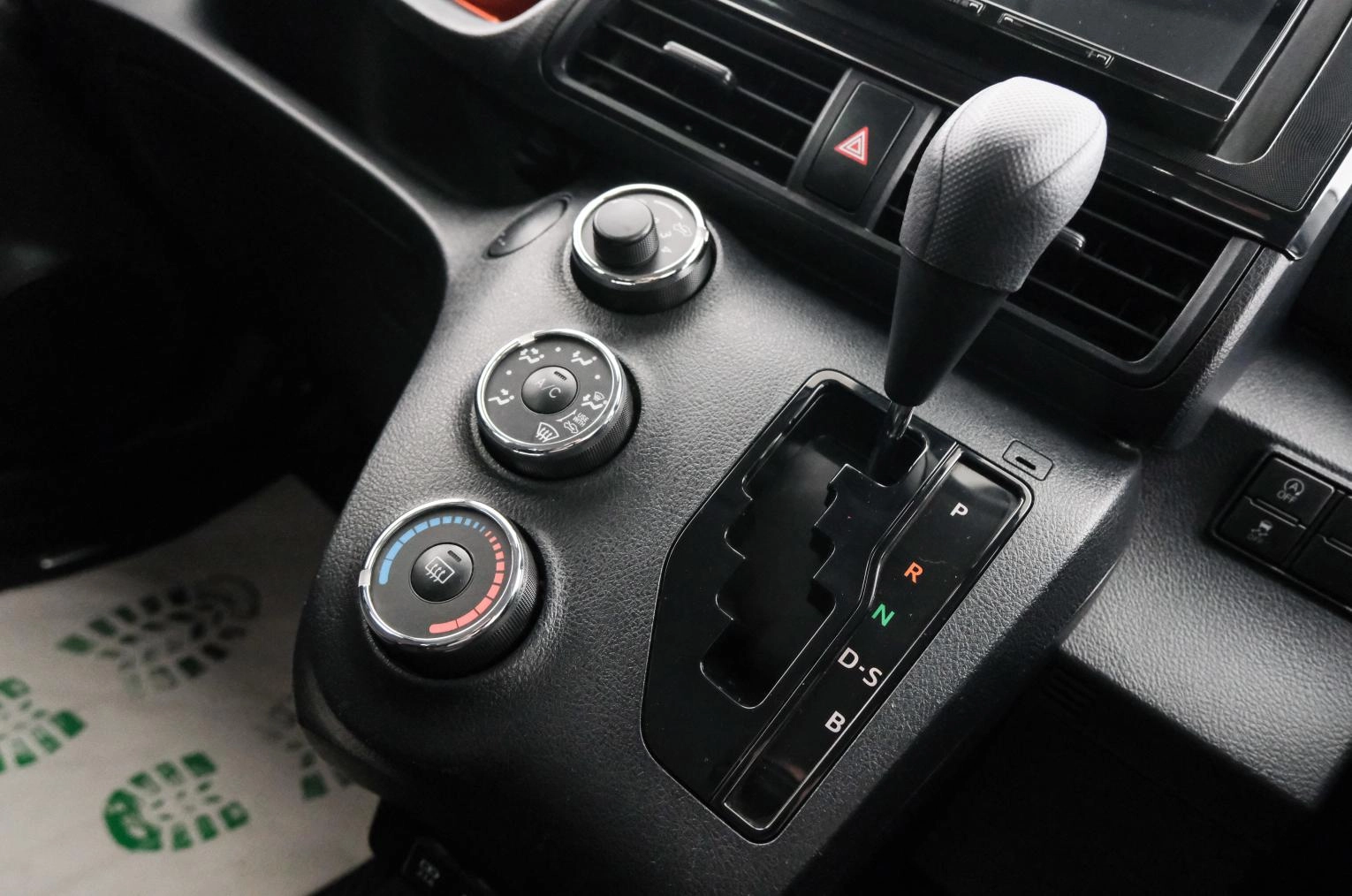 Toyota Sienta 16 из 22