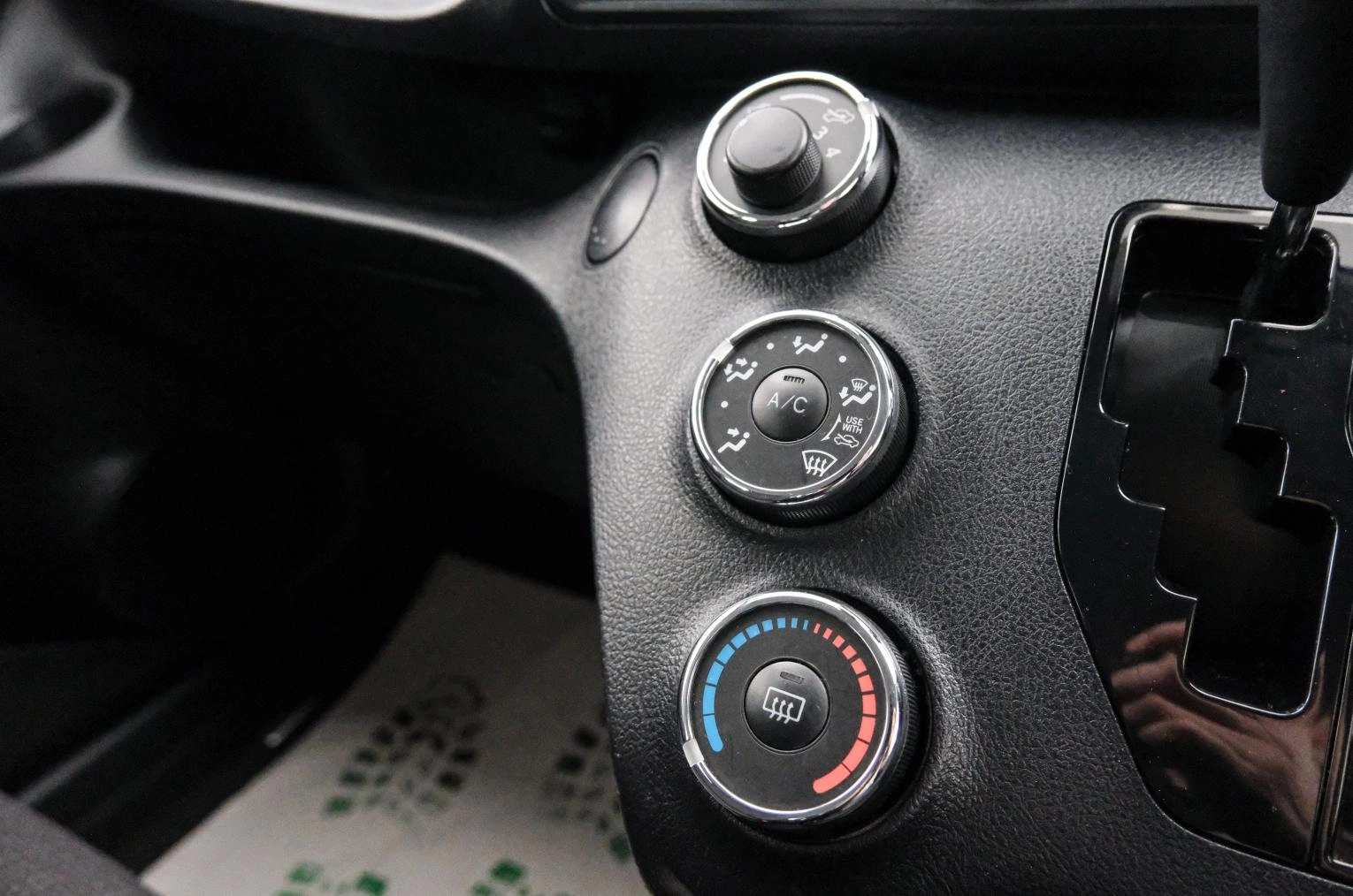 Toyota Sienta 17 из 22