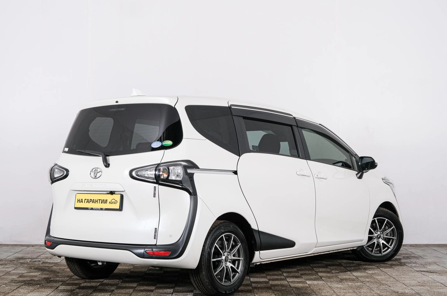 Toyota Sienta 6 из 22