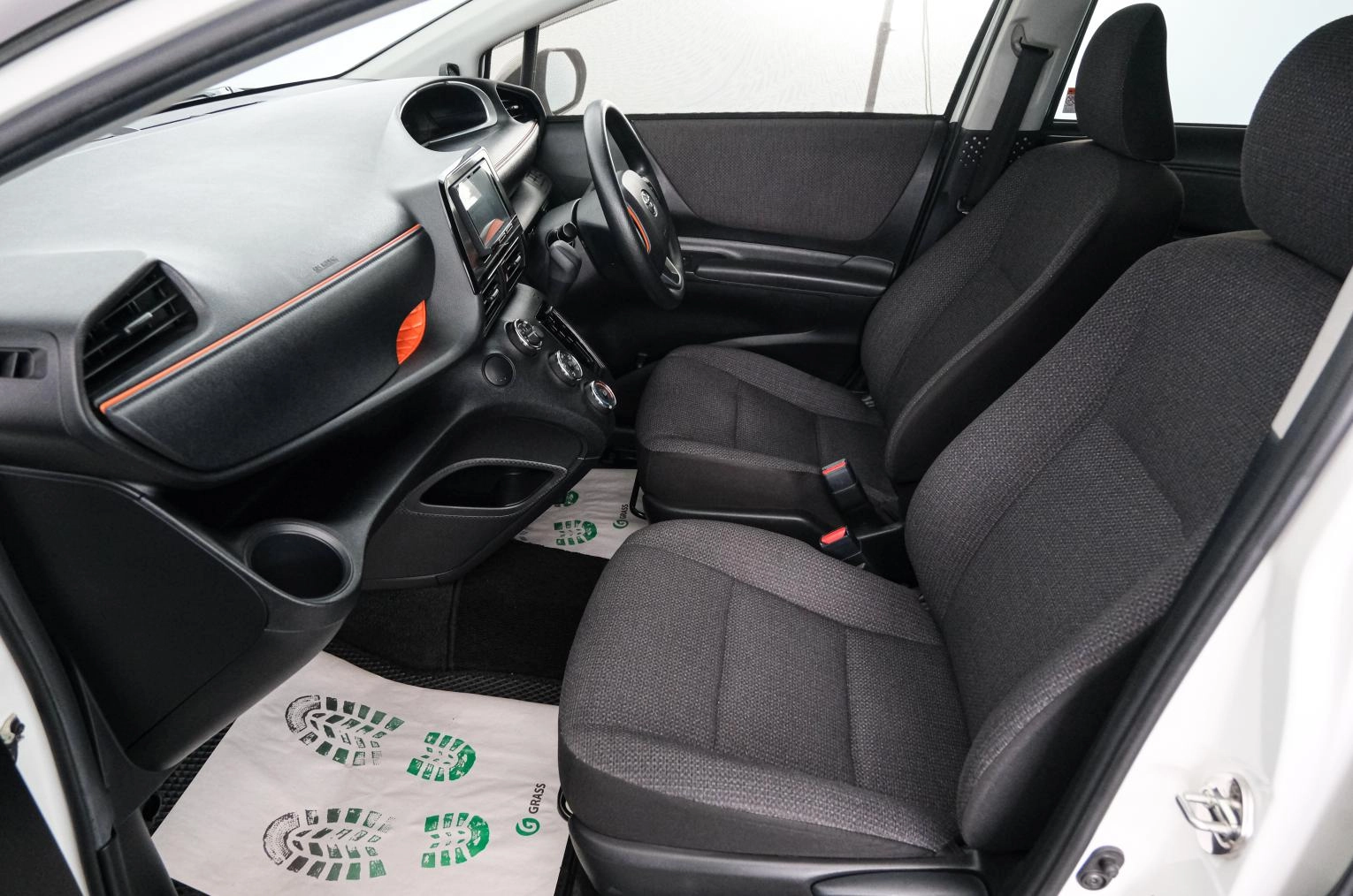 Toyota Sienta 13 из 22