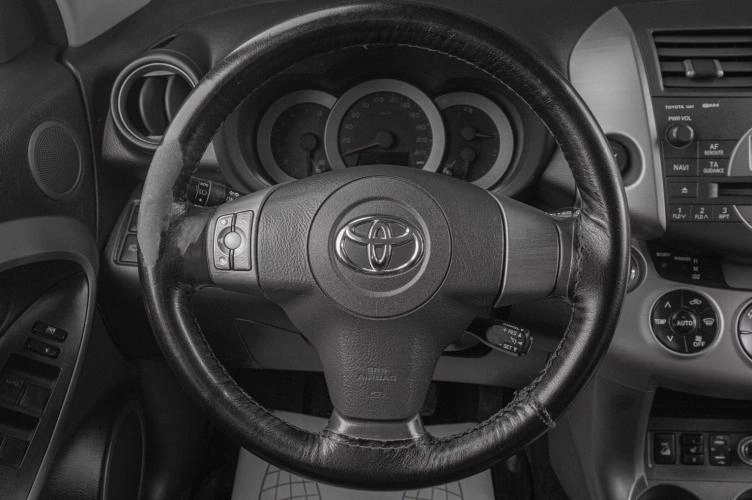 Toyota RAV4 14 из 18