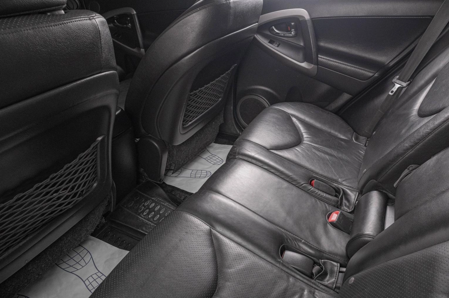 Toyota RAV4 8 из 18