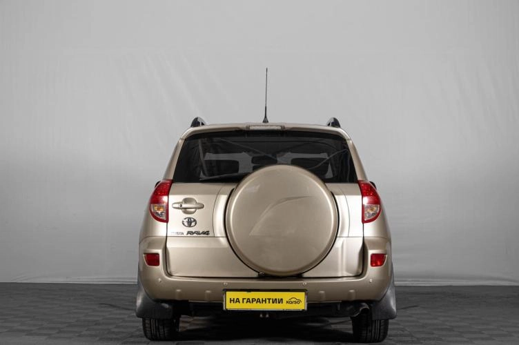 Toyota RAV4 5 из 6