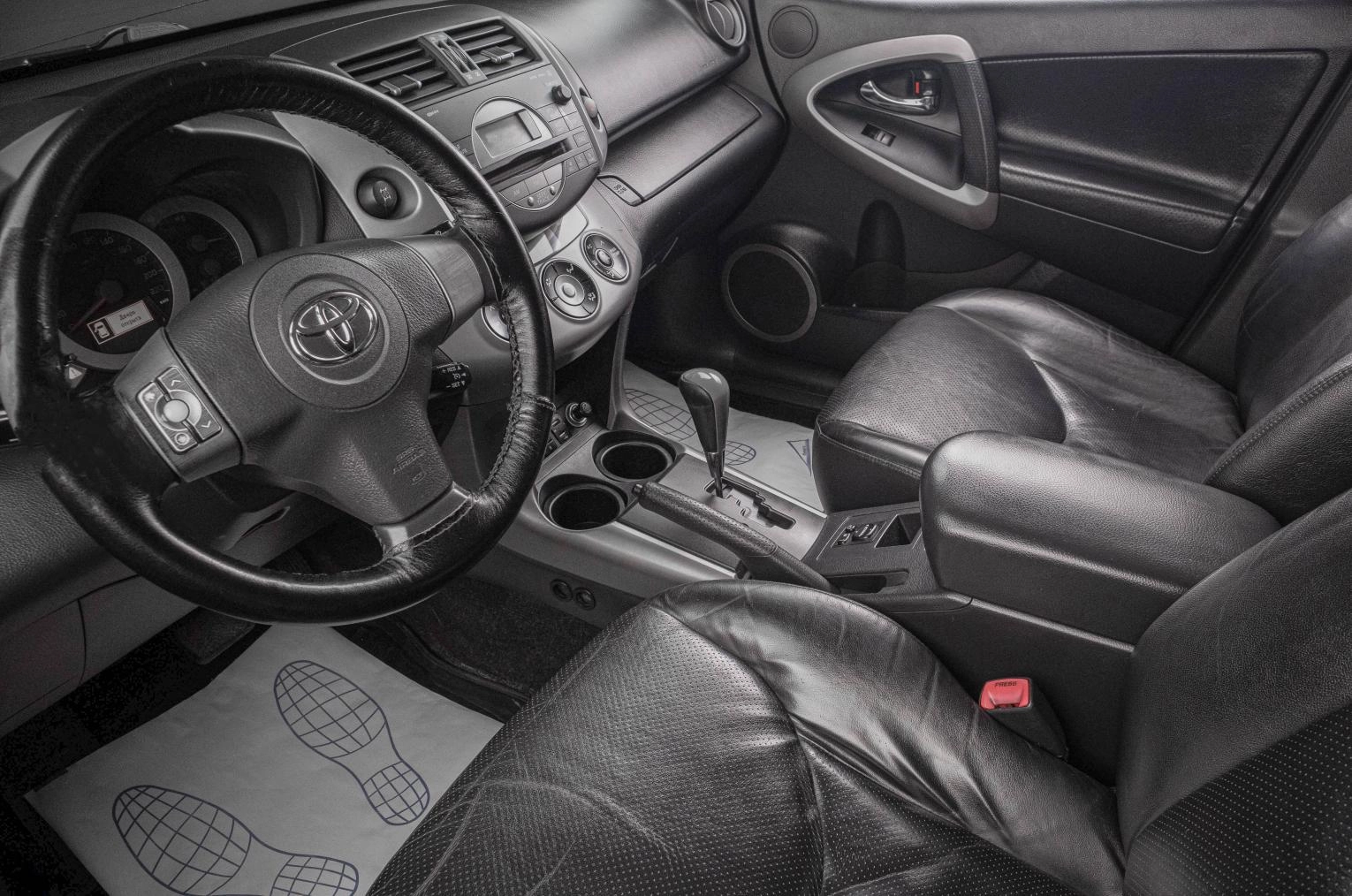 Toyota RAV4 7 из 18