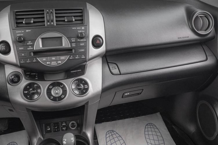 Toyota RAV4 13 из 18