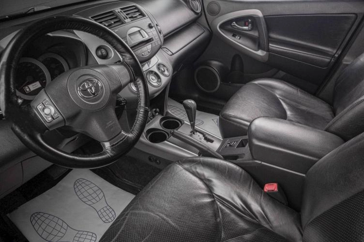 Toyota RAV4 7 из 18