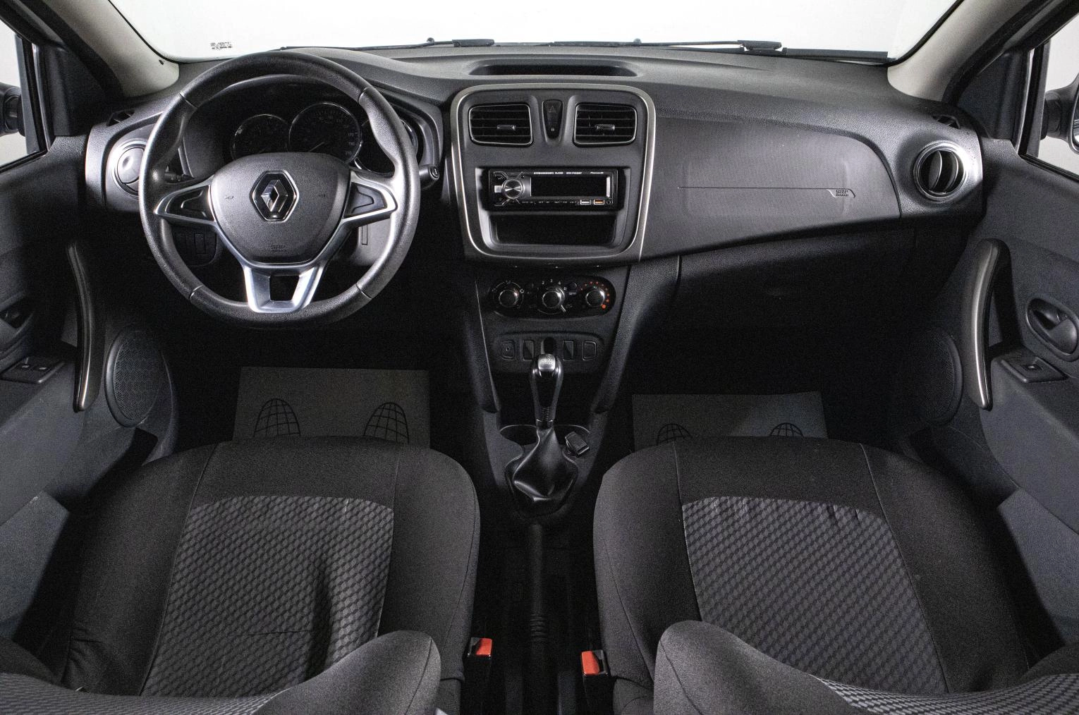 Renault Logan 12 из 17