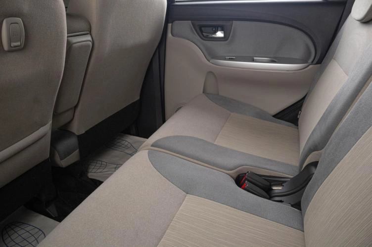 Daihatsu Cast 19 из 19