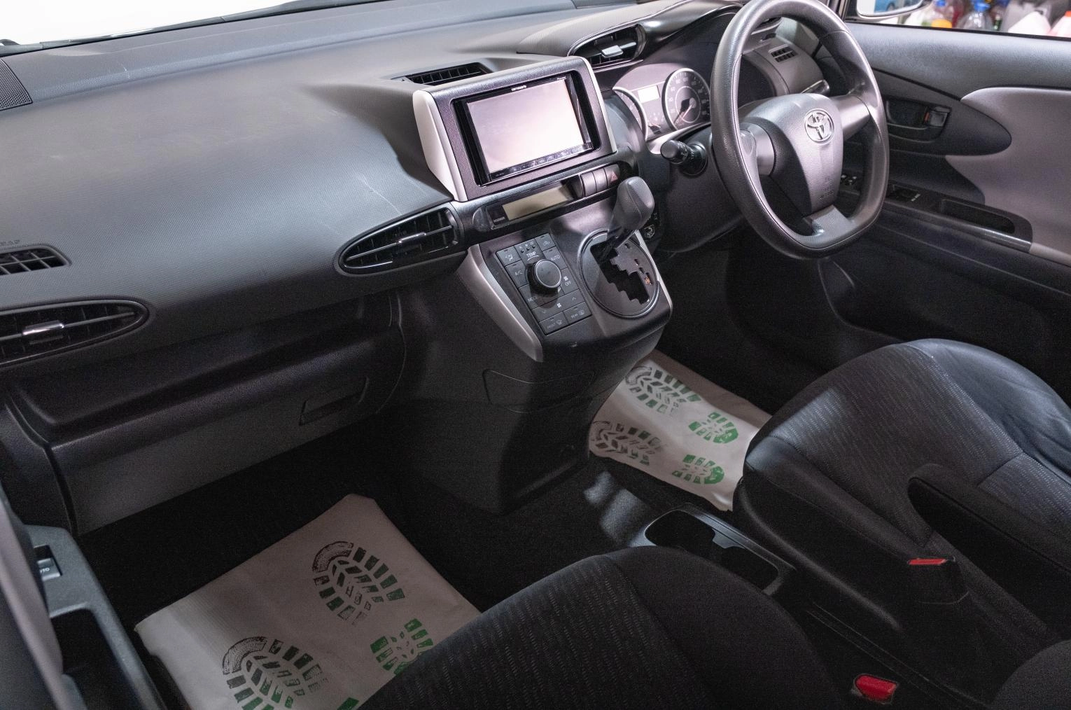 Toyota Wish 14 из 19