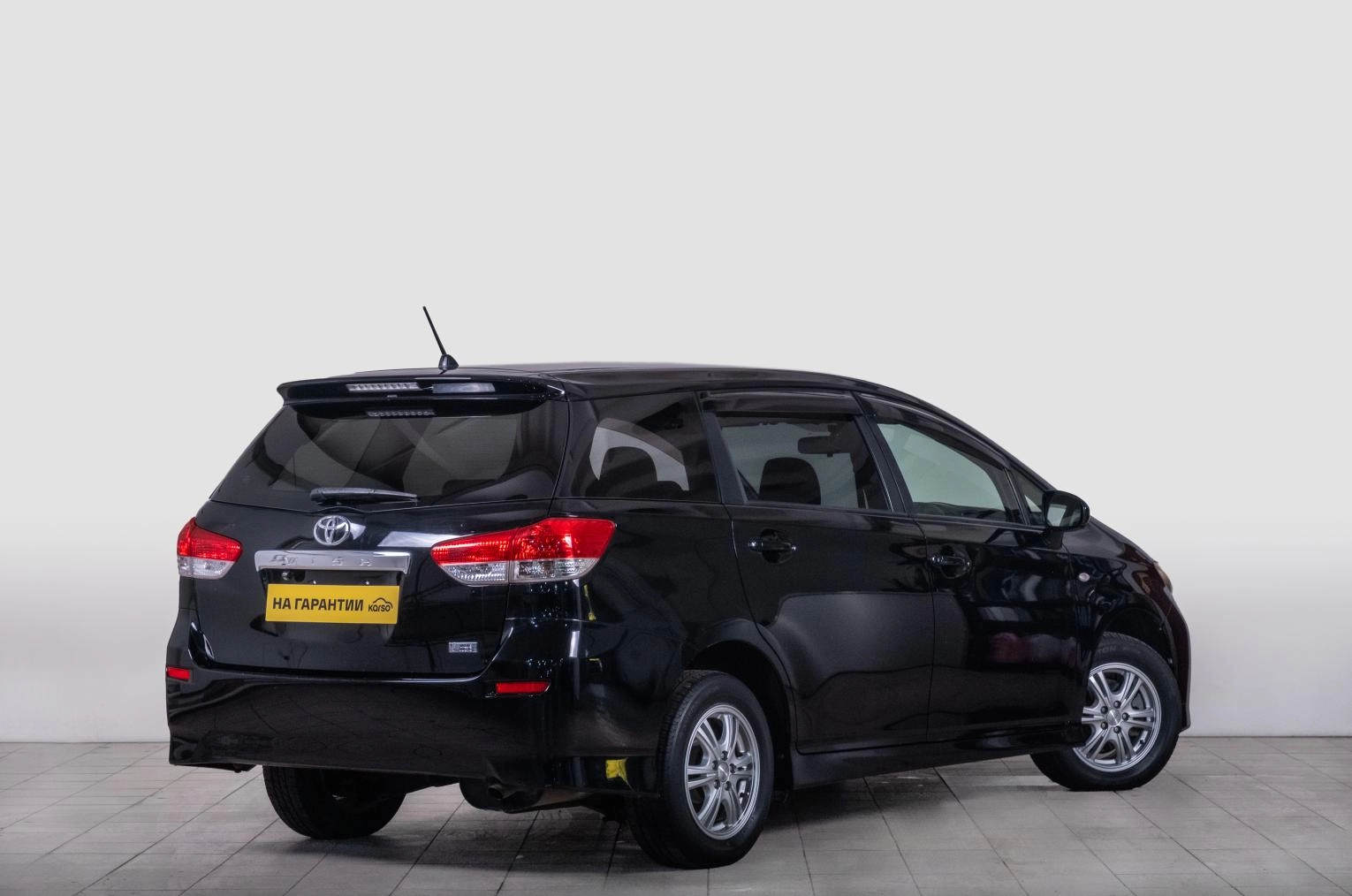 Toyota Wish 6 из 19