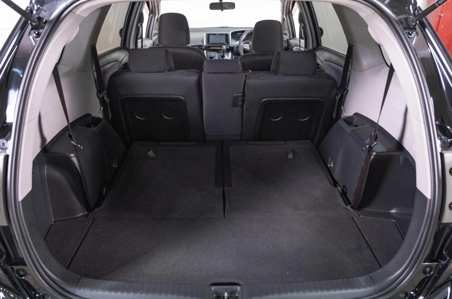 Toyota Wish 19 из 19