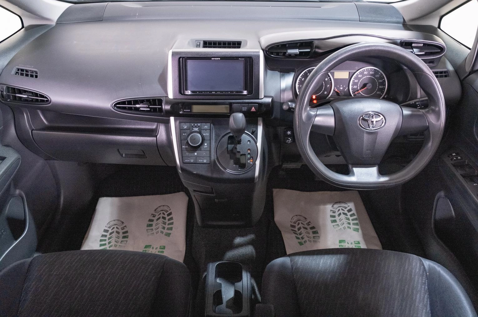 Toyota Wish 9 из 19