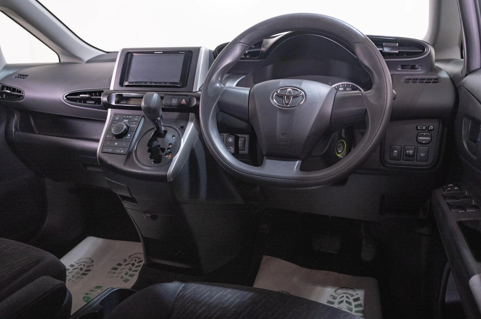 Toyota Wish 8 из 19