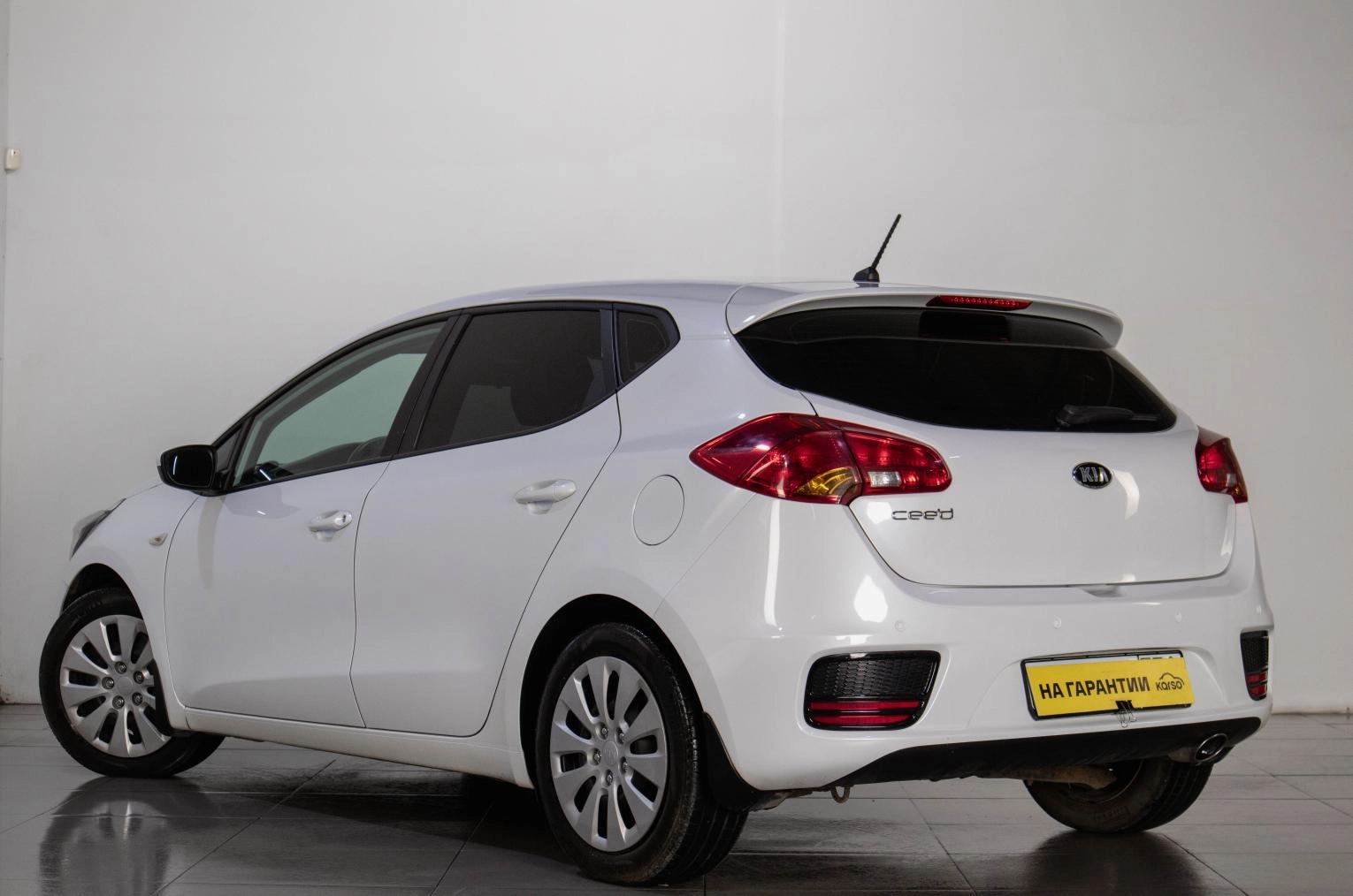 KIA cee'd 4 из 19