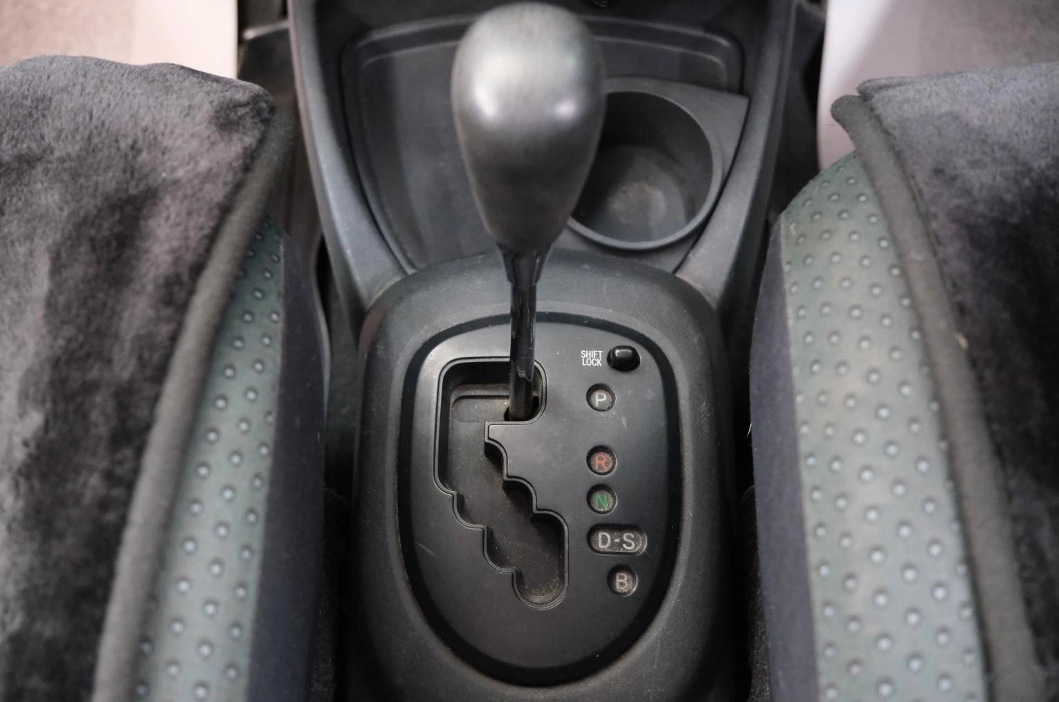 Toyota Vitz 15 из 21