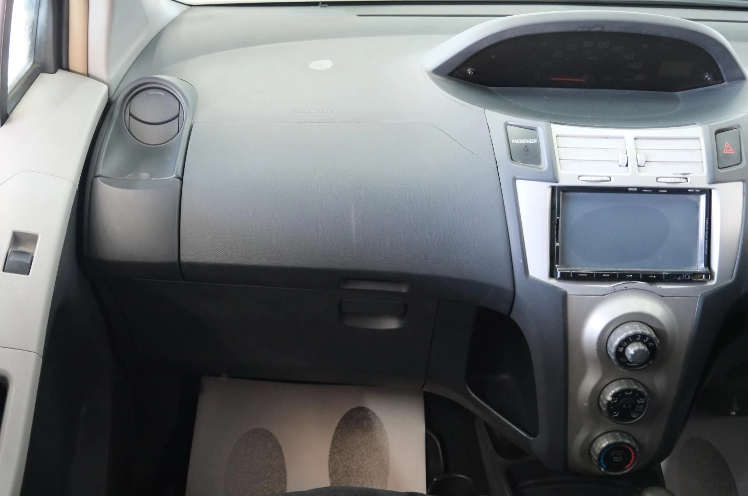 Toyota Vitz 16 из 21