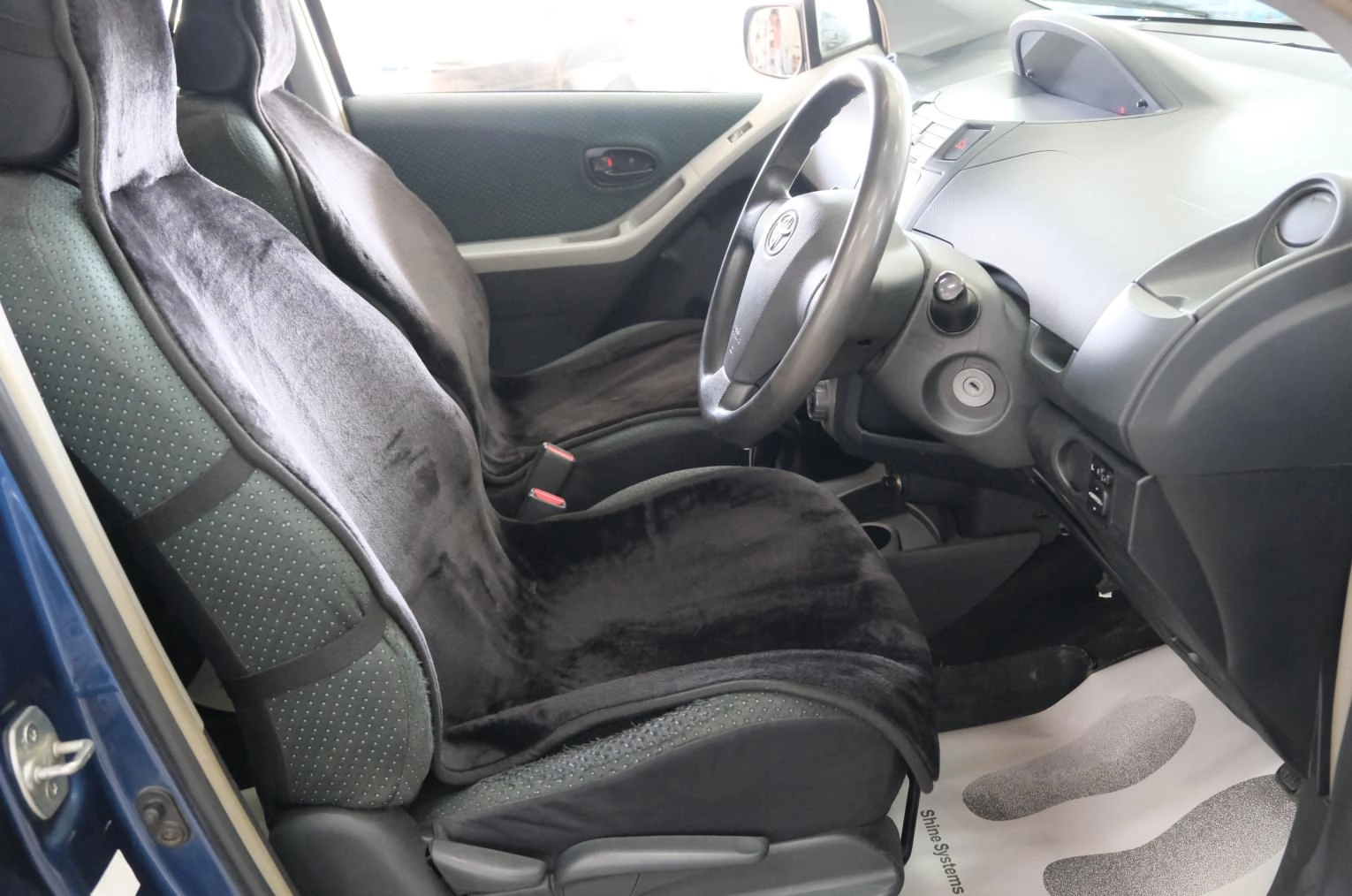 Toyota Vitz 4 из 21