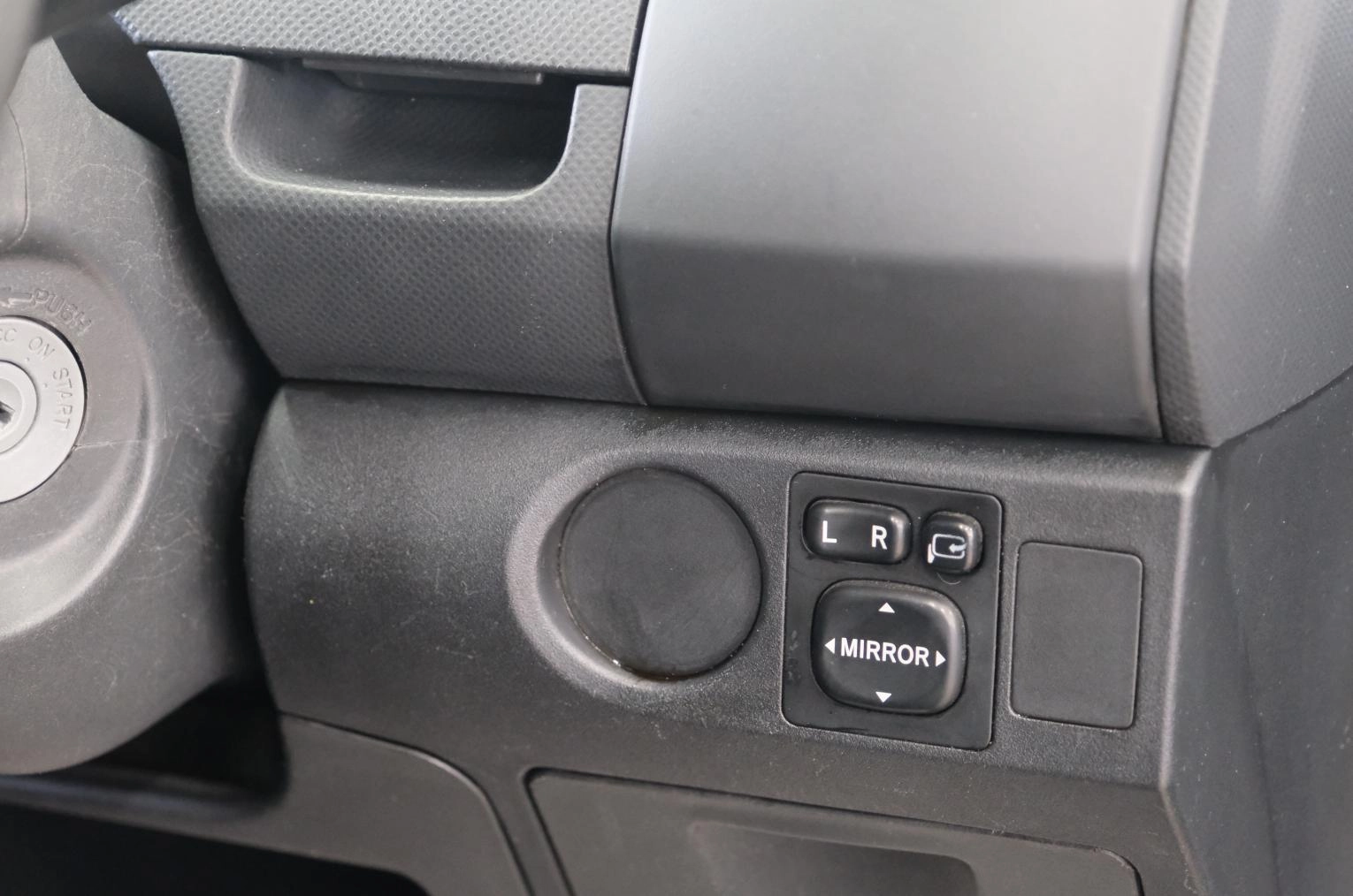 Toyota Vitz 9 из 21