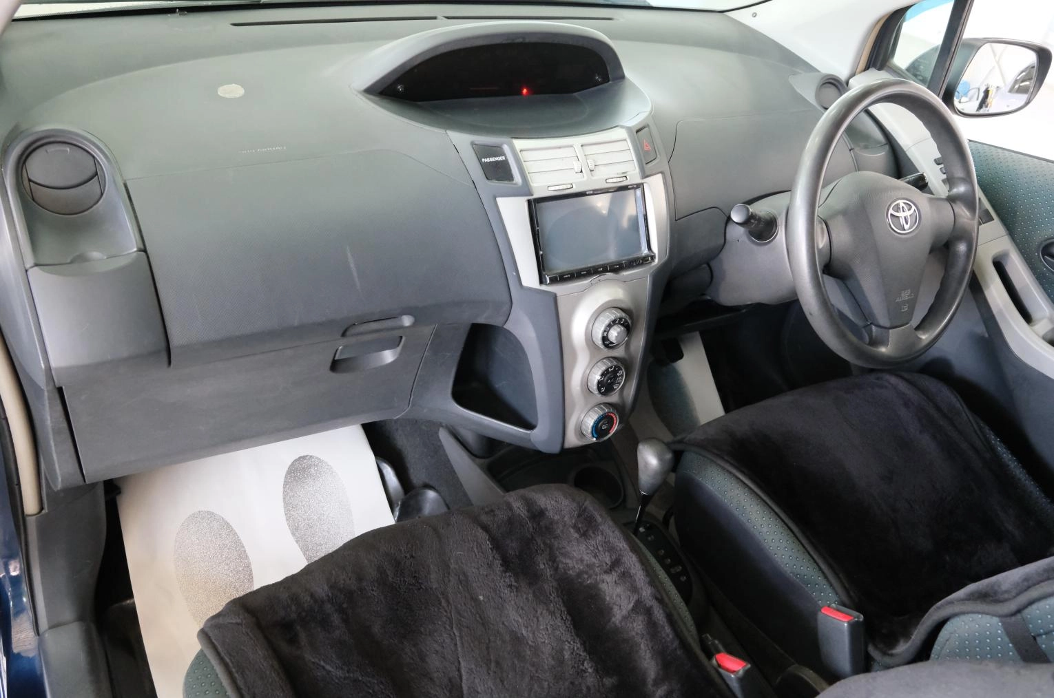 Toyota Vitz 17 из 21