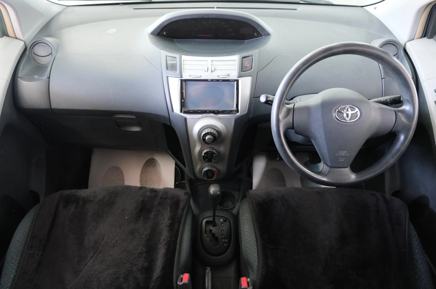 Toyota Vitz 12 из 21