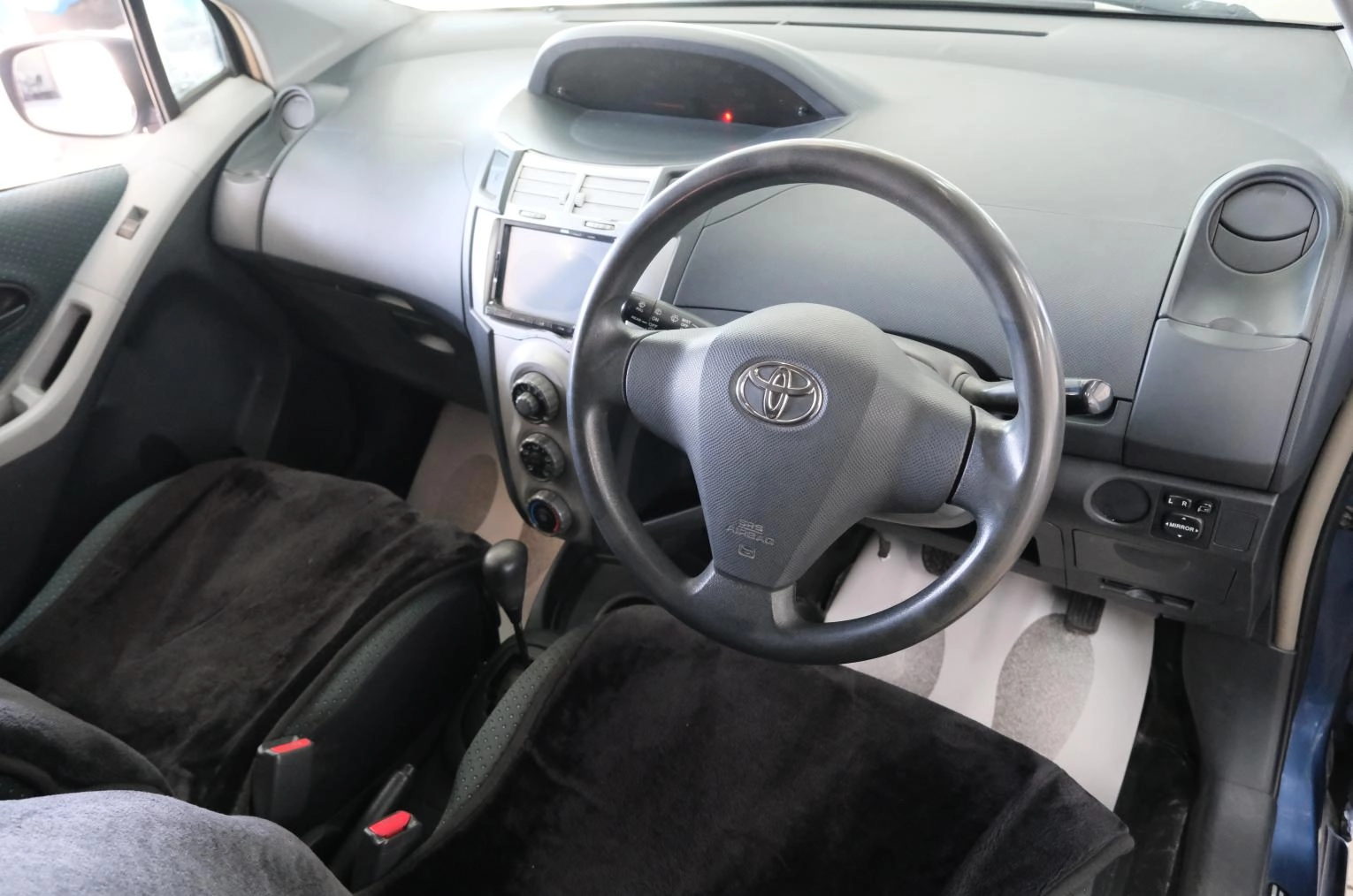 Toyota Vitz 10 из 21